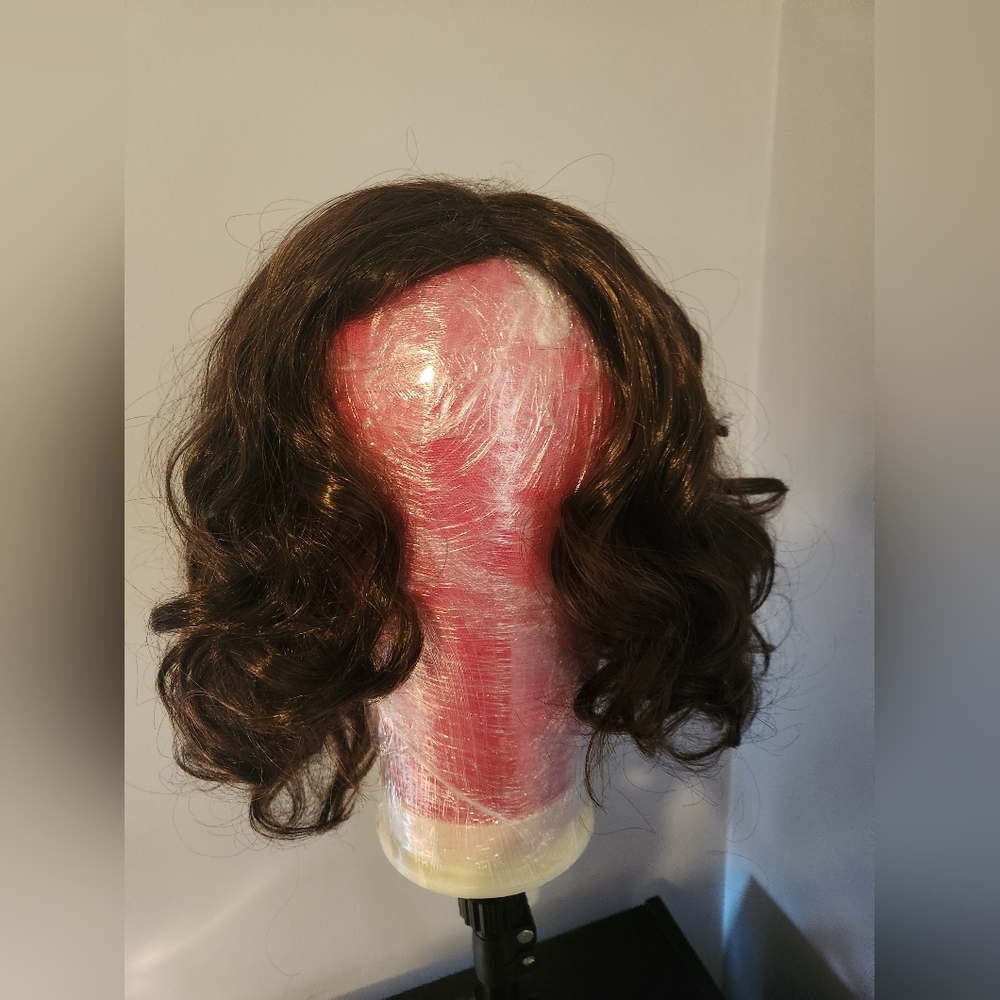 Short brown curly wig